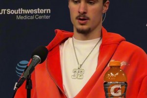 小菜鸡与小姐姐单挑！无奈对手偷学了姐姐的背打